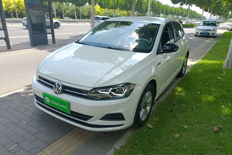 Volkswagen Polo 2022 car image #2