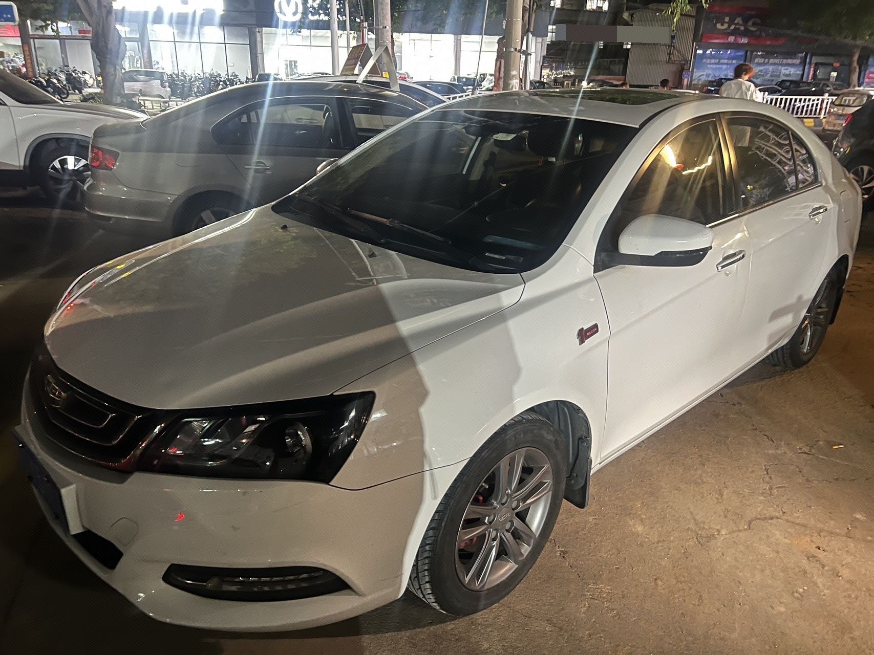 GEELY Emgrand 2016 GEELY Emgrand 2016 immagine di auto