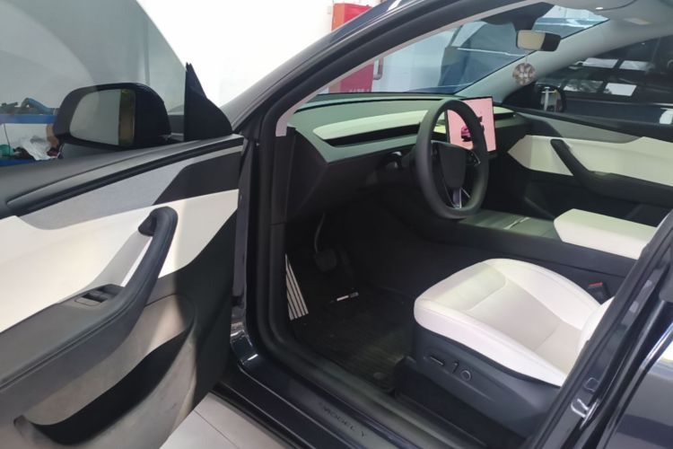 Tesla Model Y 2025 #12 Tesla Model Y 2025 car image #12