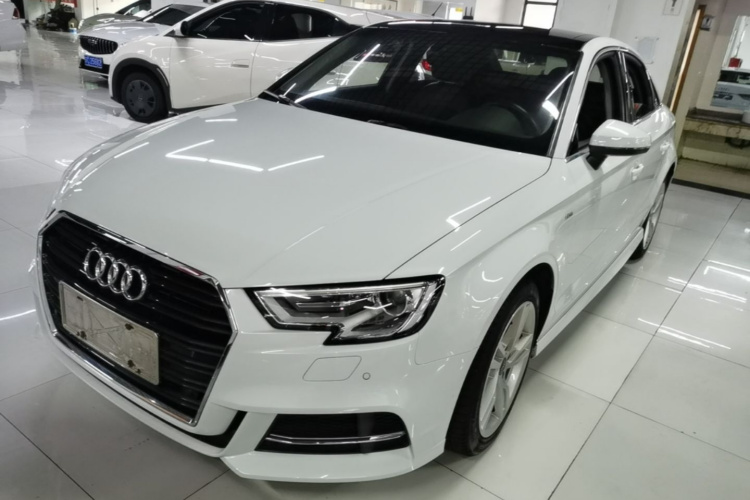 Audi A3 2018 car image #2
