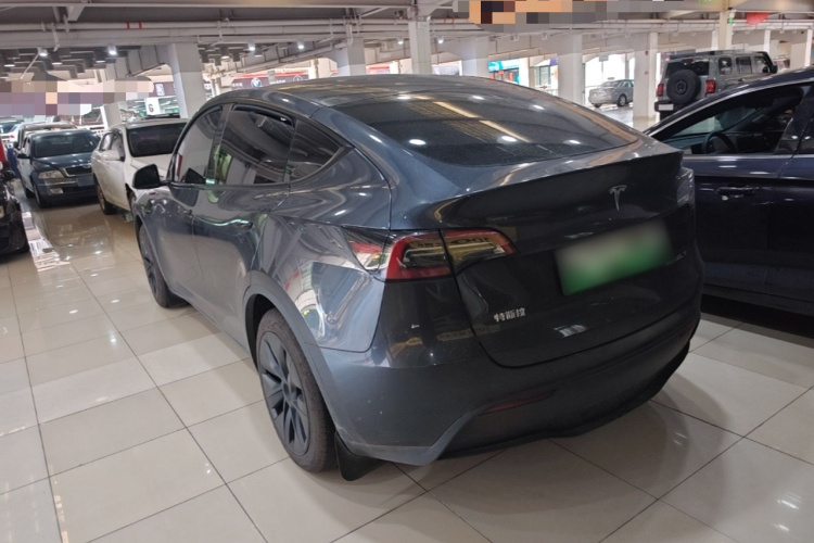 Tesla Model Y 2024 #5 Tesla Model Y 2024 car image #5