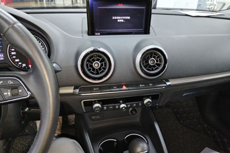 Audi A3 2019 car image #17