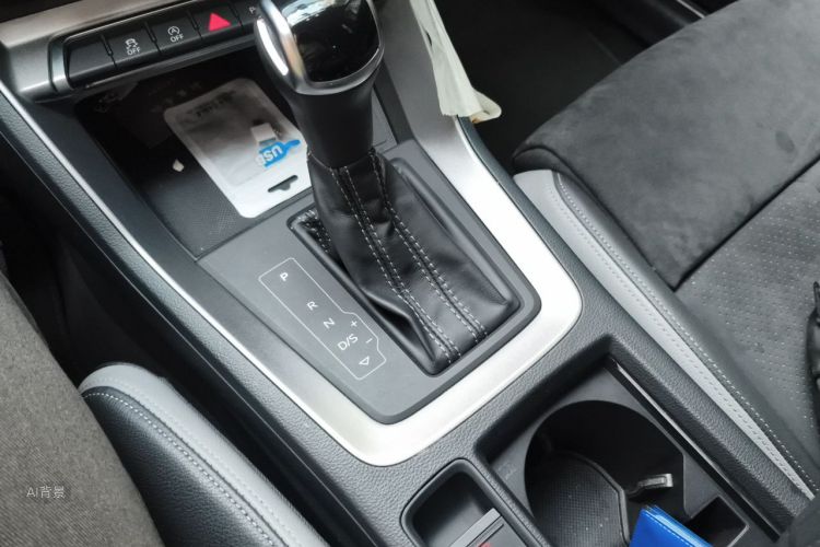Audi Q3 2021 car image #16