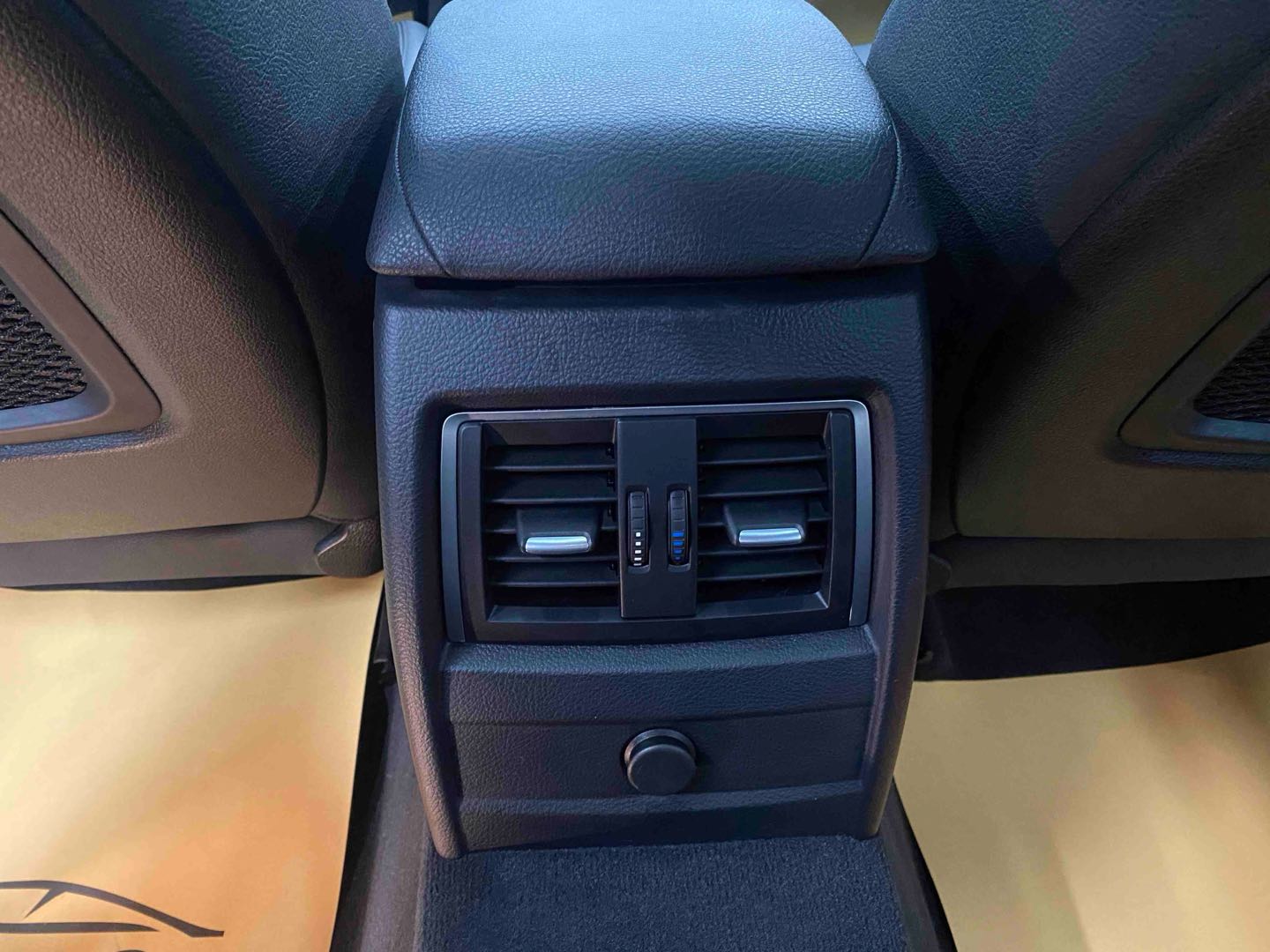 BMW 3 Series 2019 car image #18