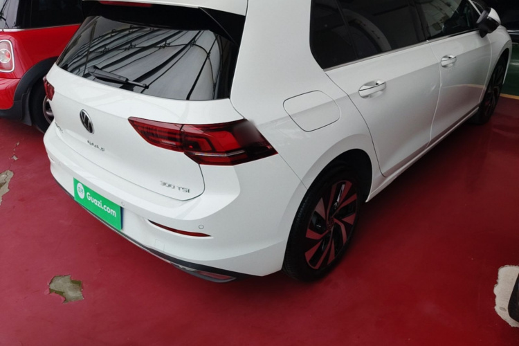 Volkswagen Golf 2025 car image #8