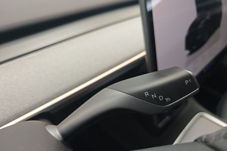 Tesla Model Y 2023 #18 Tesla Model Y 2023 car image #18