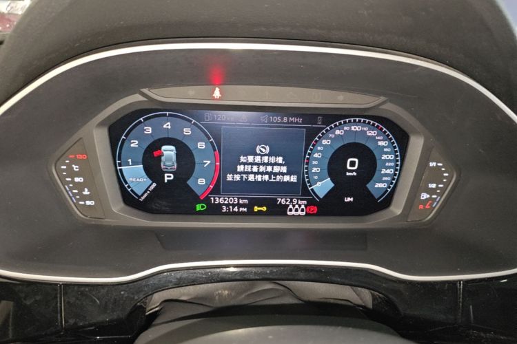 Audi Q3 2019 car image #12
