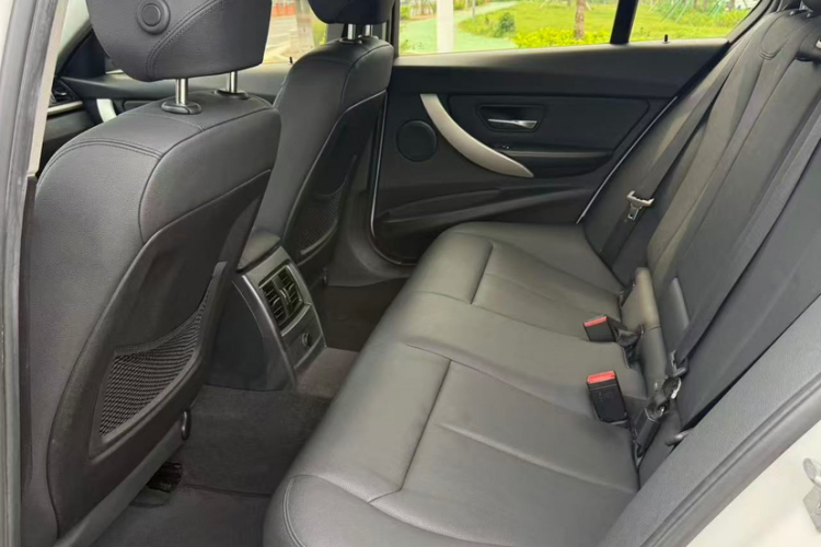 BMW 3 Series 2015 car image #13