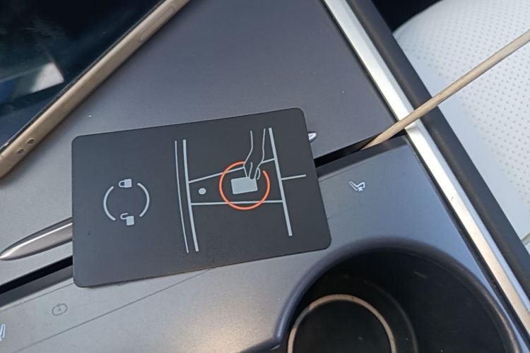 Tesla Model Y 2023 immagine di auto #14