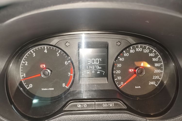 Volkswagen Polo 2015 car image #12