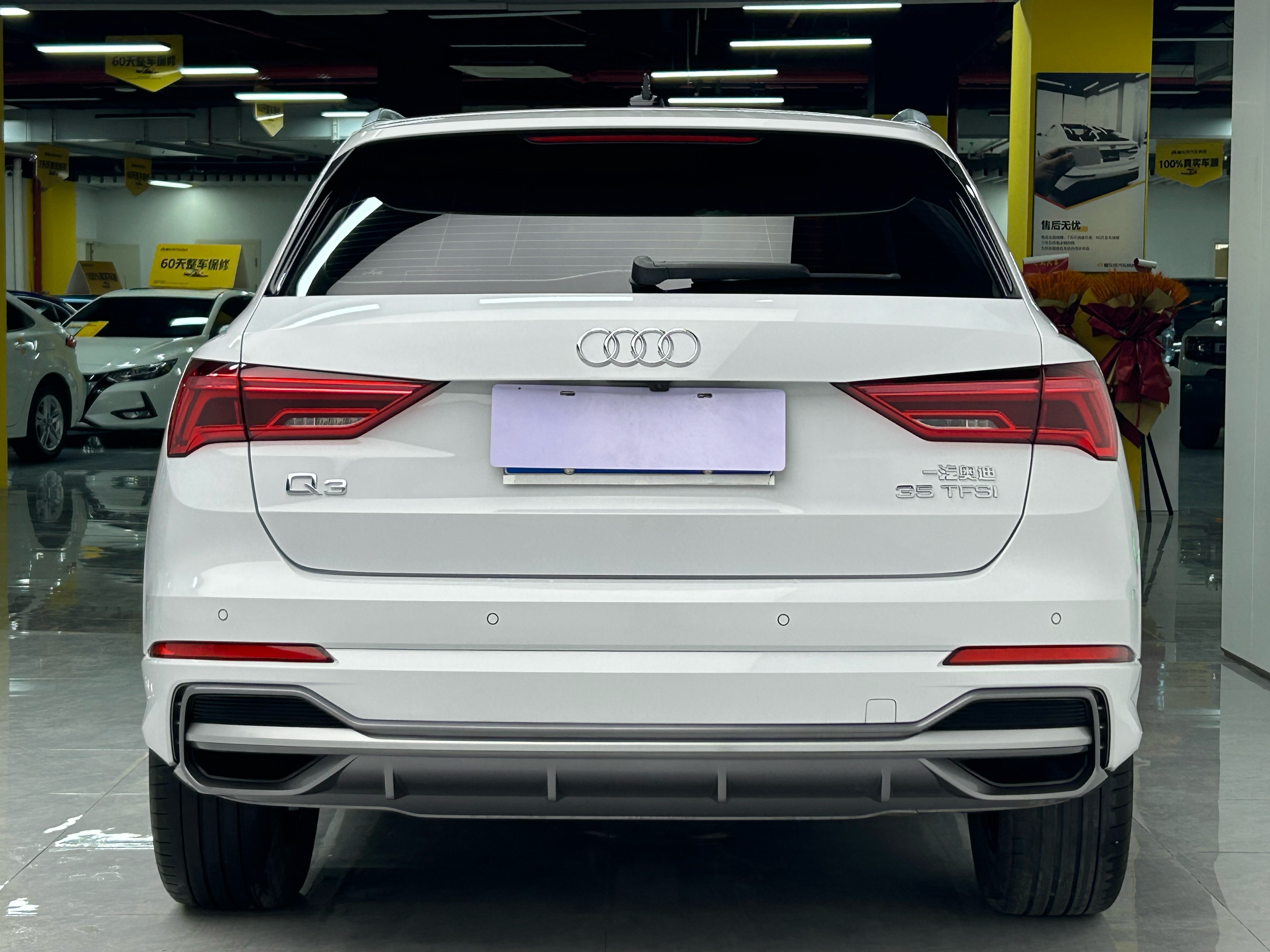 Audi Q3 2020 car image #19