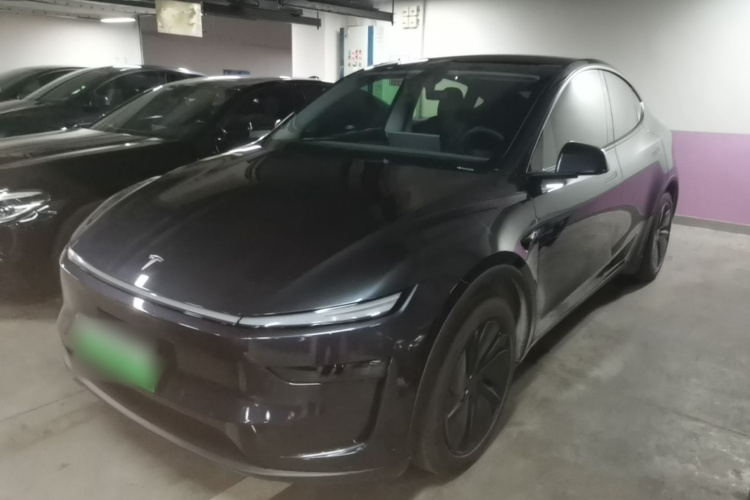 Tesla Model Y 2025 #2 Tesla Model Y 2025 car image #2