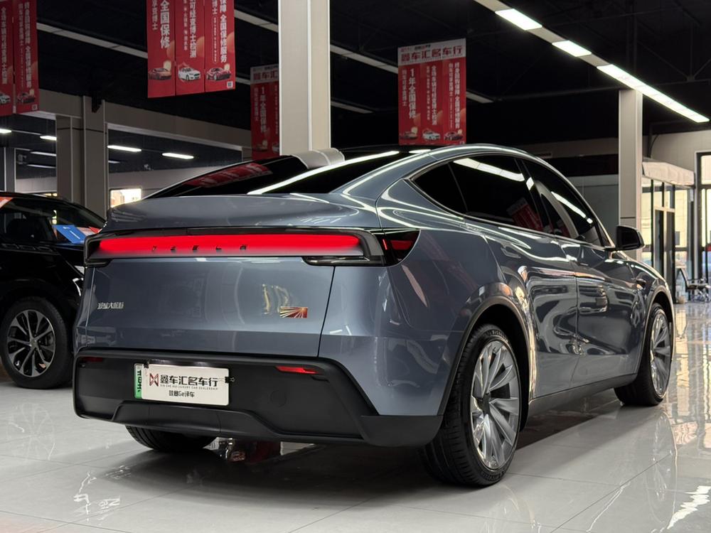 Tesla Model Y 2025 #4 Tesla Model Y 2025 immagine di auto #4