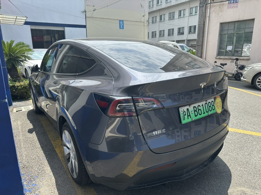 Tesla Model Y 2022 #5 Tesla Model Y 2022 car image #5