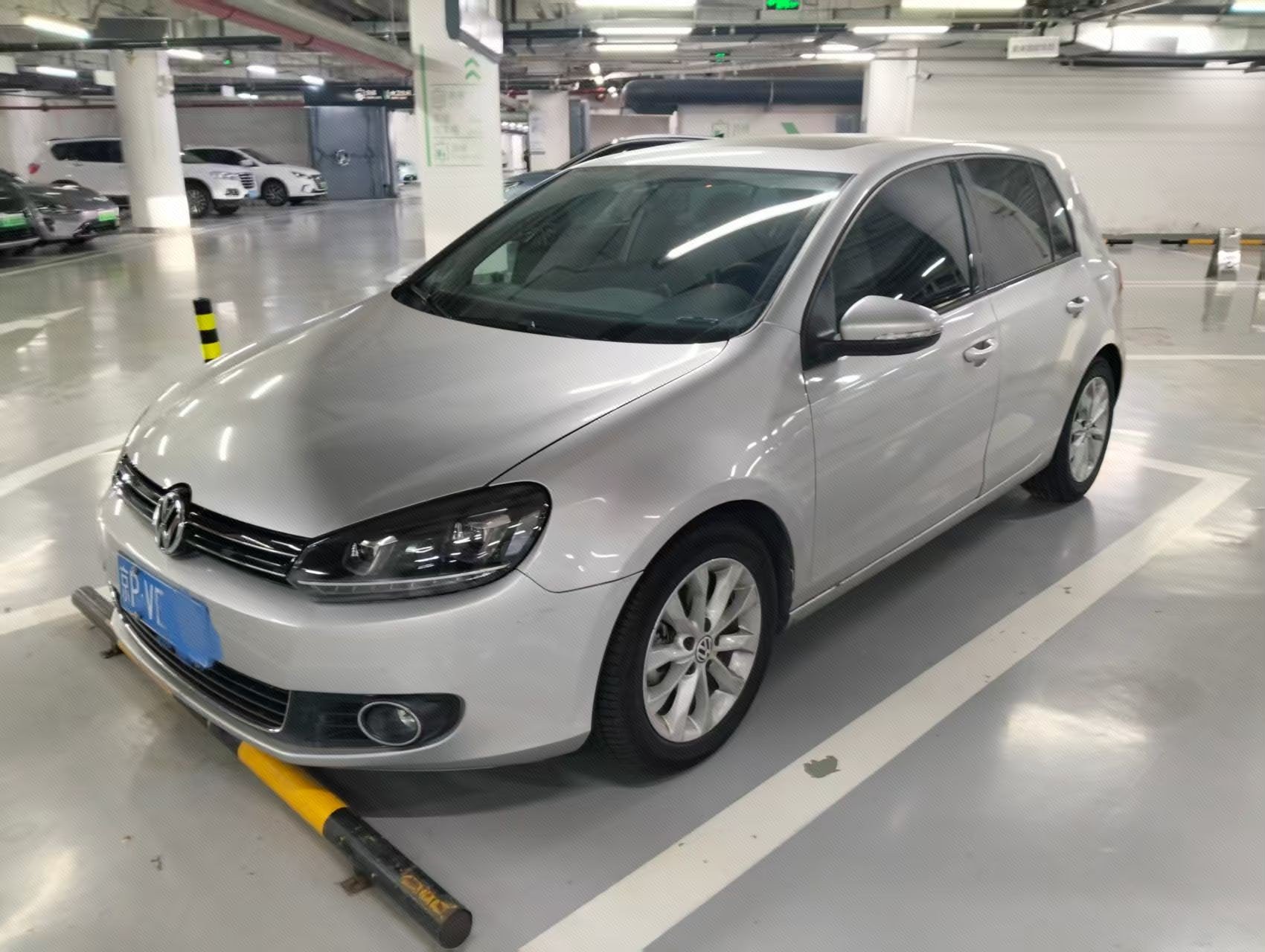 Volkswagen Golf 2010 immagine di auto 