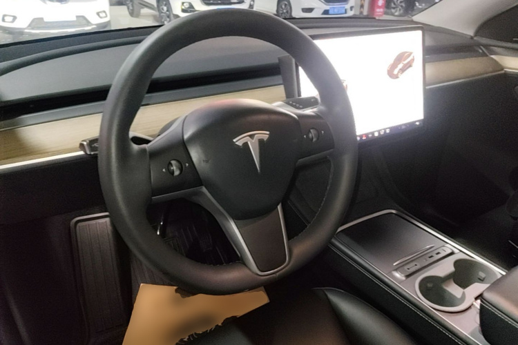 Tesla Model Y 2023 #15 Tesla Model Y 2023 immagine di auto #15