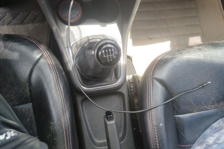Volkswagen Polo 2015 car image #16
