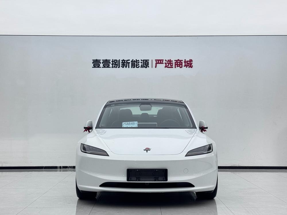 Tesla Model 3 2026 car image #2