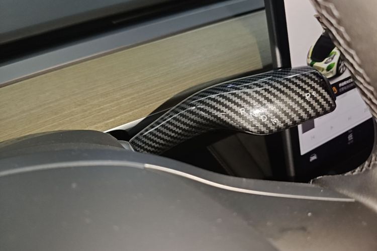 Tesla Model Y 2023 car image #14