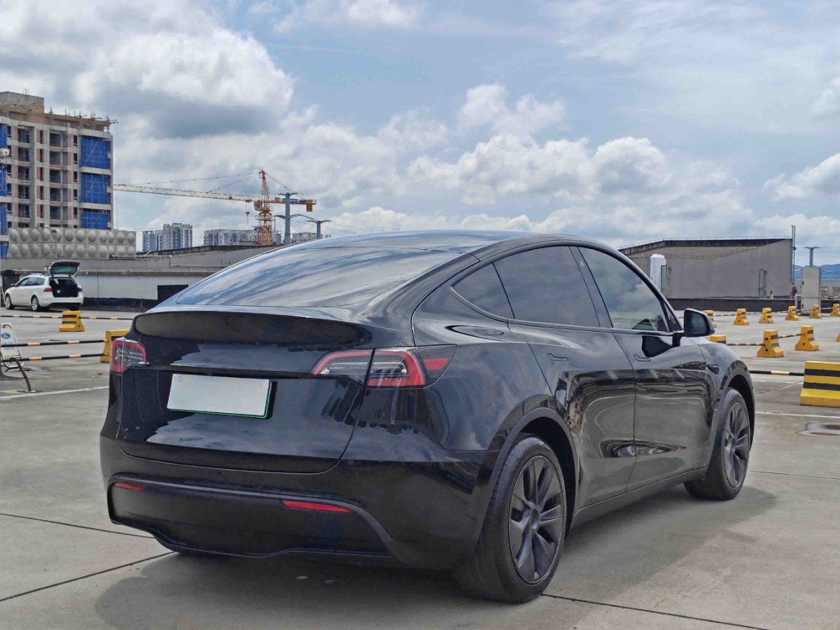 Tesla Model Y 2023 #4 Tesla Model Y 2023 car image #4