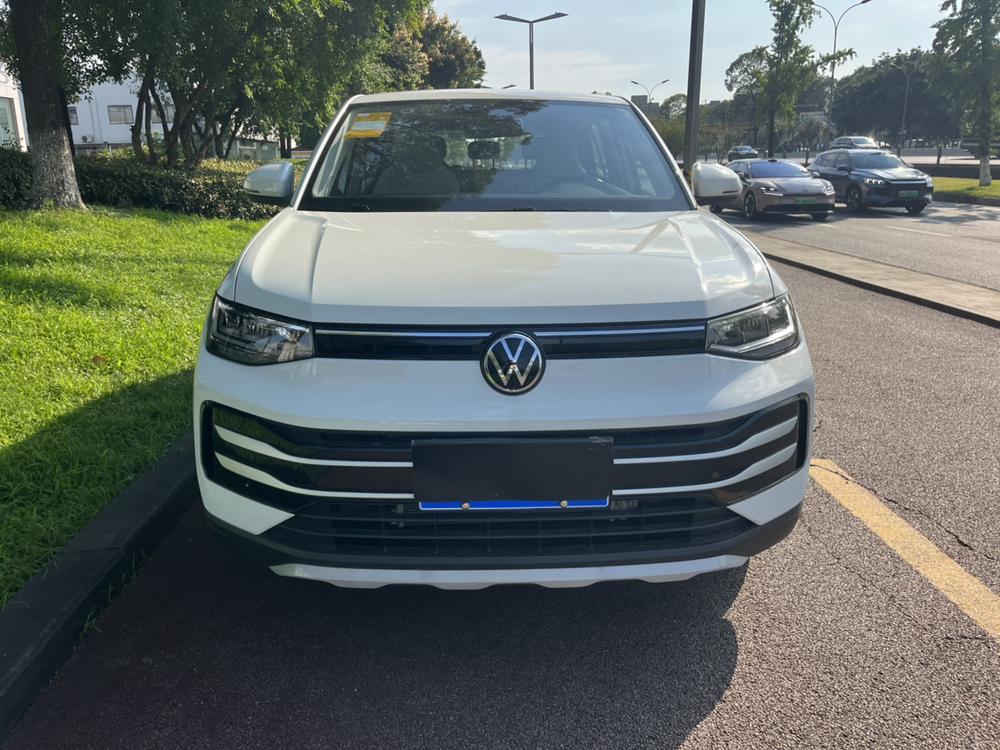 Volkswagen Tharu 2026 car image #2