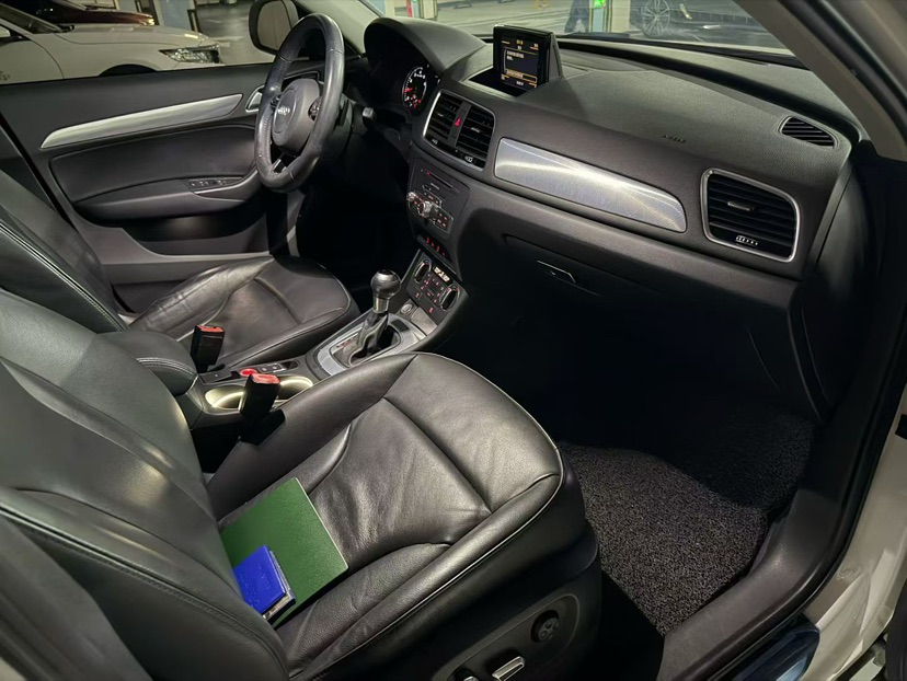 Audi Q3 2016 car image #6