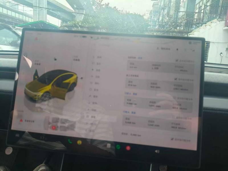 Tesla Model Y L 2026 car image #4