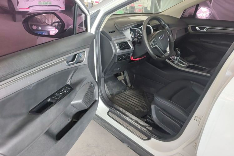 GEELY Emgrand GS 2016 car image #16