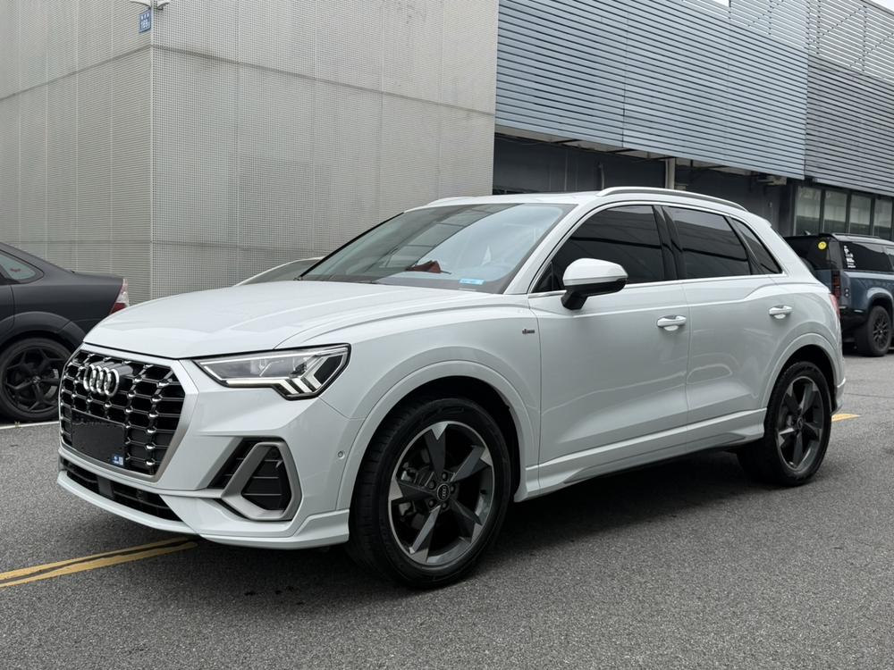 Audi Q3 2022 car image 