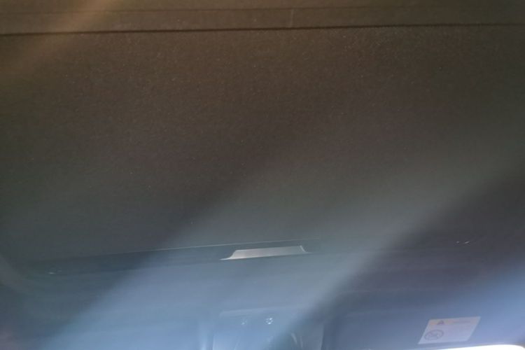 BMW 3 Series 2019 car image #18