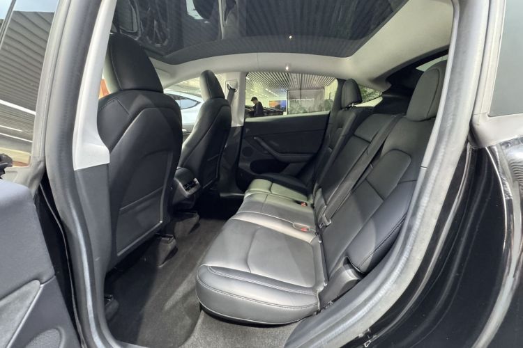 Tesla Model Y 2023 car image #17