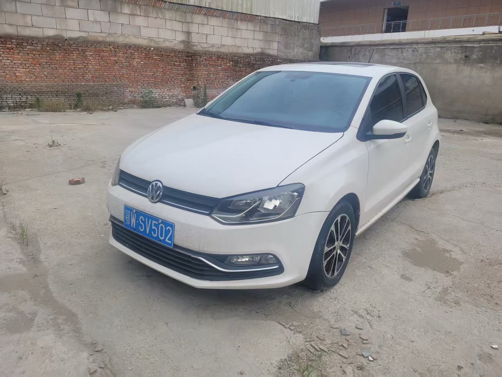 Volkswagen Polo 2016 car image 