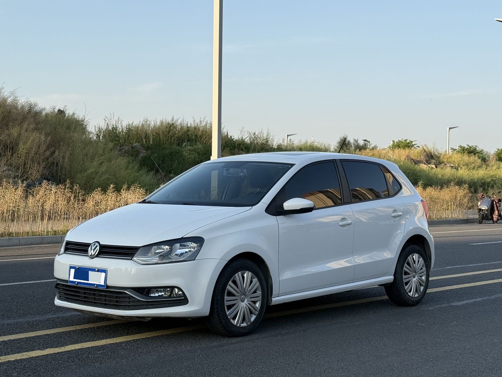 Volkswagen Polo 2018 car image 