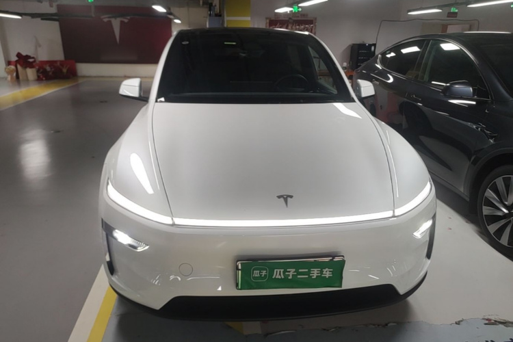 Tesla Model Y 2026 car image #3