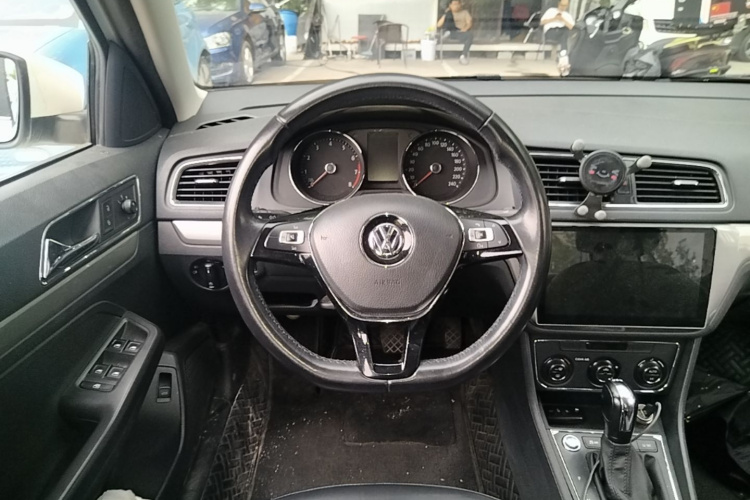 Volkswagen Lavida 2018 car image #11