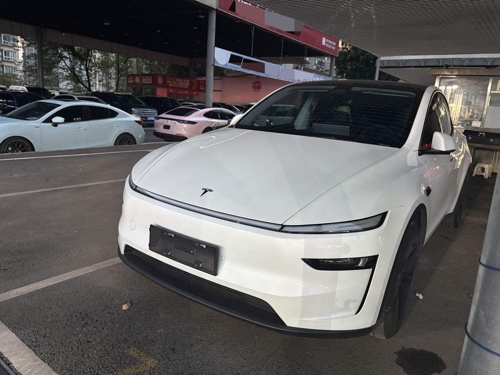 Tesla Model Y 2025 car image 