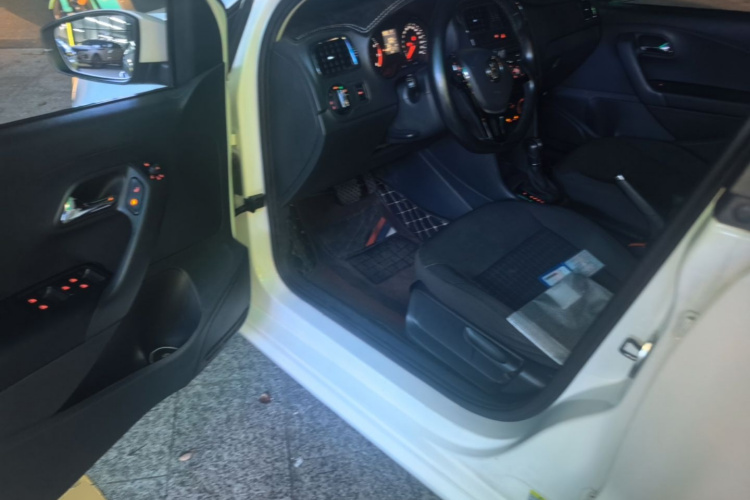 Volkswagen Polo 2017 car image #16