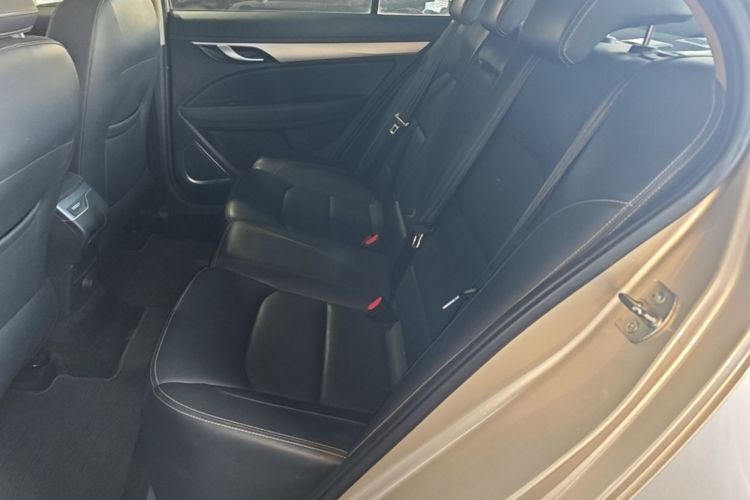 GEELY Emgrand 2018 car image #17