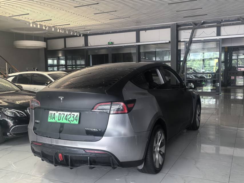 Tesla Model Y 2023 #5 Tesla Model Y 2023 car image #5