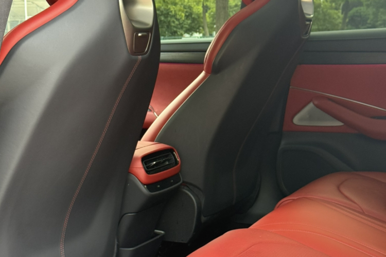 MI SU7 2024 immagine di auto #13