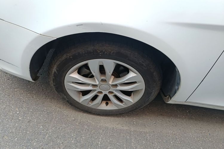 GEELY Emgrand 2015 car image #9