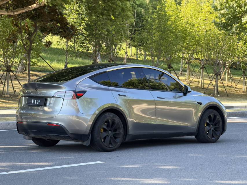 Tesla Model Y 2024 #4 Tesla Model Y 2024 car image #4
