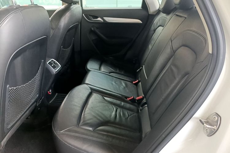 Audi Q3 2016 car image #13