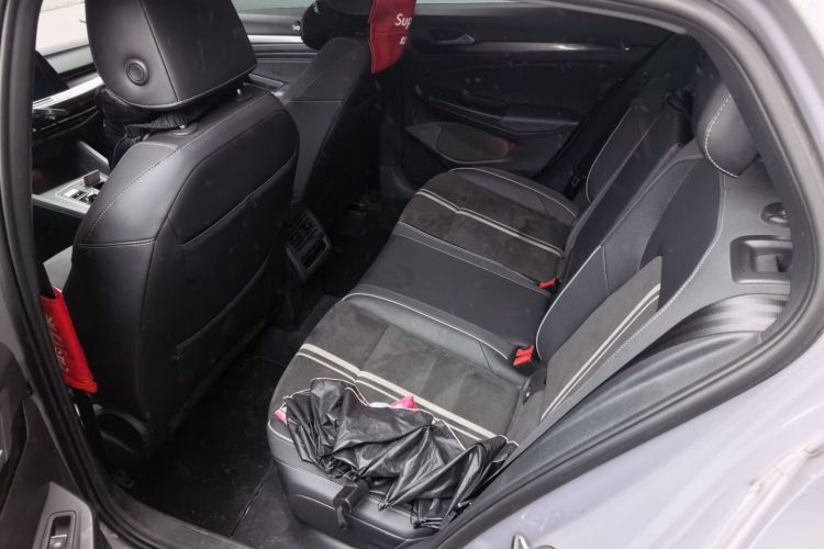 Volkswagen Golf 2021 car image #10