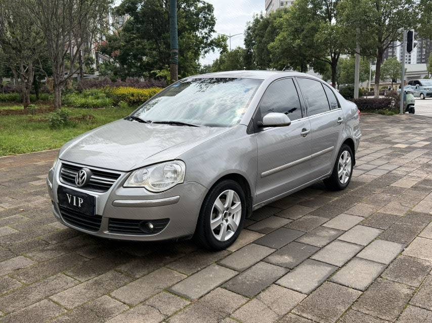 Volkswagen Polo 2011 car image 