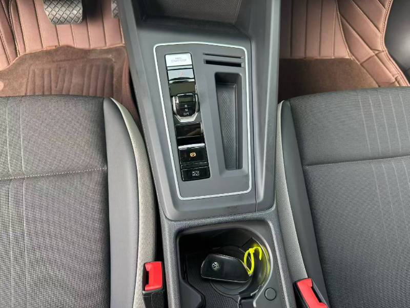 Volkswagen Golf 2021 car image #7