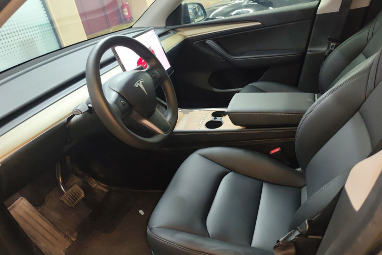 Tesla Model Y 2023 #15 Tesla Model Y 2023 car image #15