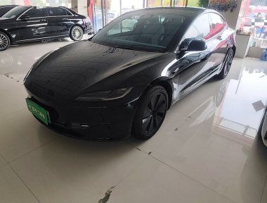 Tesla Model 3 2026 immagine di auto 
