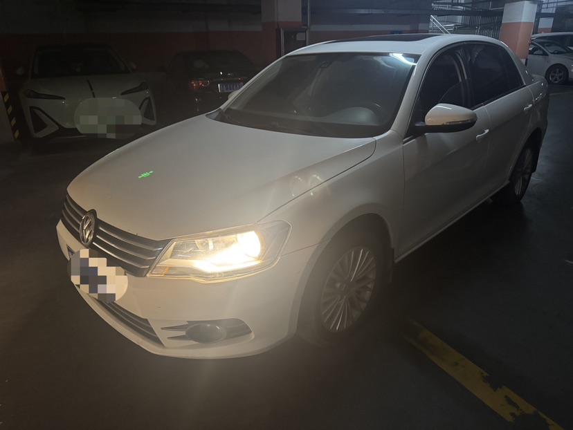 Volkswagen Bora 2014 car image 