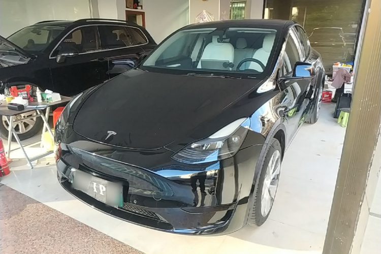 Tesla Model Y 2022 #2 Tesla Model Y 2022 car image #2
